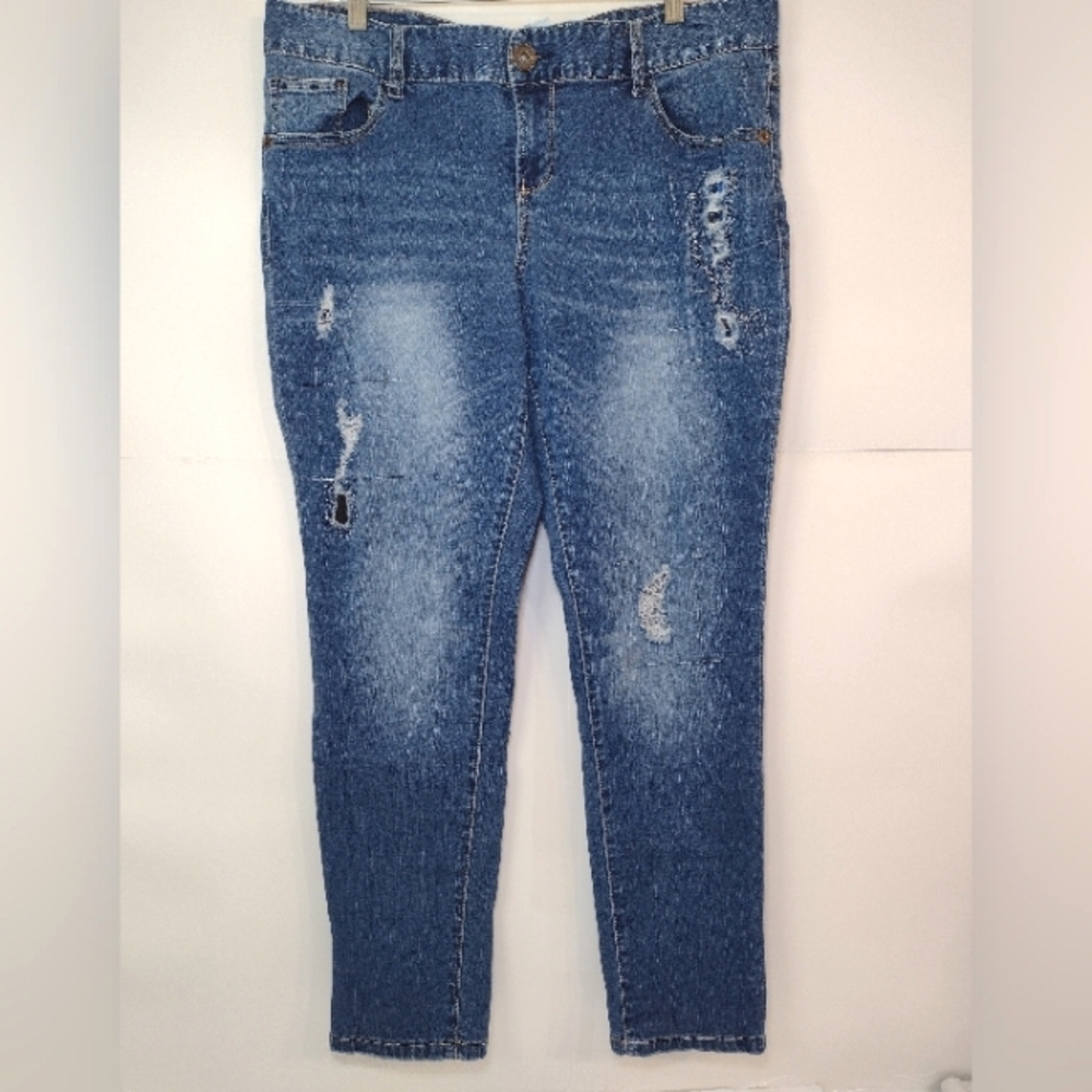 Maurices Women's Distressed Patch Stretchy Jeans Size (18) Regular - Picture 2 of 14